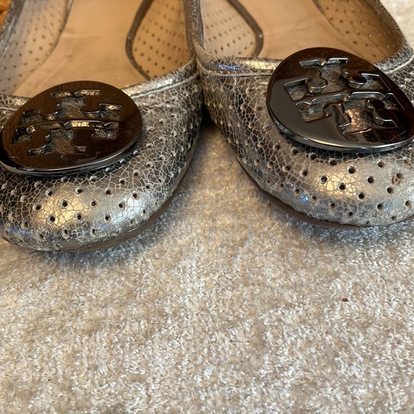 Tory Burch Silver Flats with Gunmetal Medallion - Picture 6 of 8